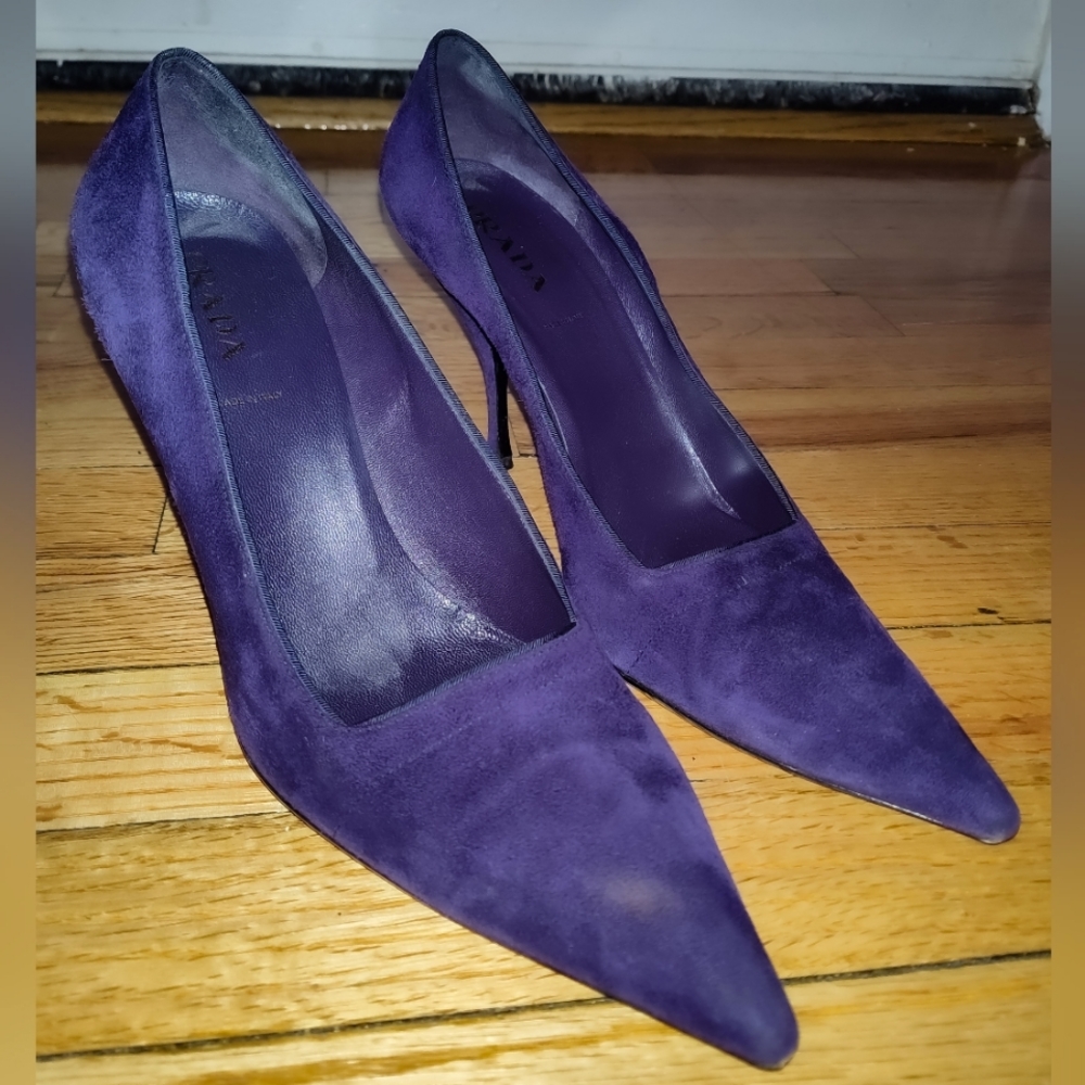 PRADA Purple suede pointed toe pumps made in Italy. Size: 38.5 UK (7.5 US)